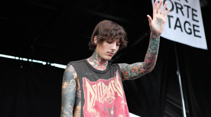 Konser Dihentikan, Vokalis Bring Me The Horizon Kasih Penjelasan